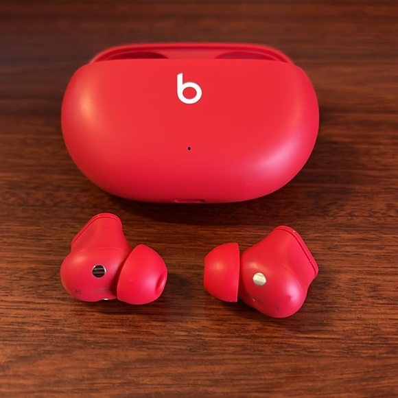 Beats Studio Buds True Wireless Noise Cancelling Bluetooth earbuds - Red - Picture 4 of 5